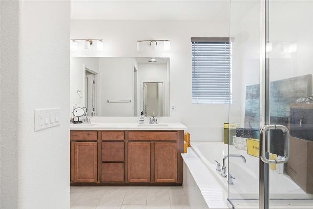 2725 N Cove Dr, Sacramento, CA 95833