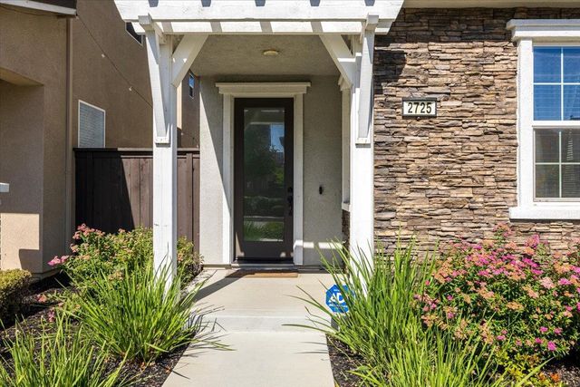 2725 N Cove Dr, Sacramento, CA 95833
