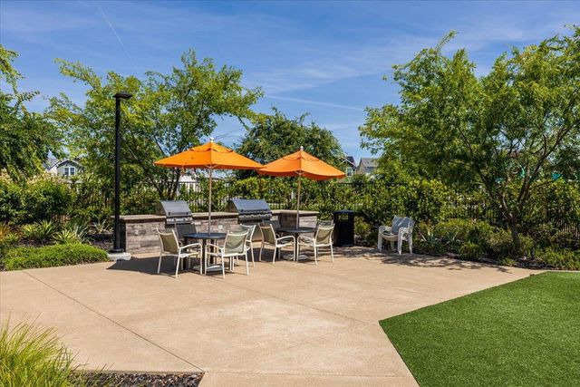 2725 N Cove Dr, Sacramento, CA 95833