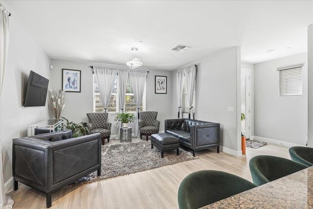 2725 N Cove Dr, Sacramento, CA 95833