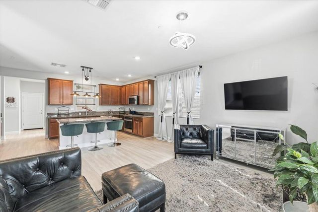 2725 N Cove Dr, Sacramento, CA 95833