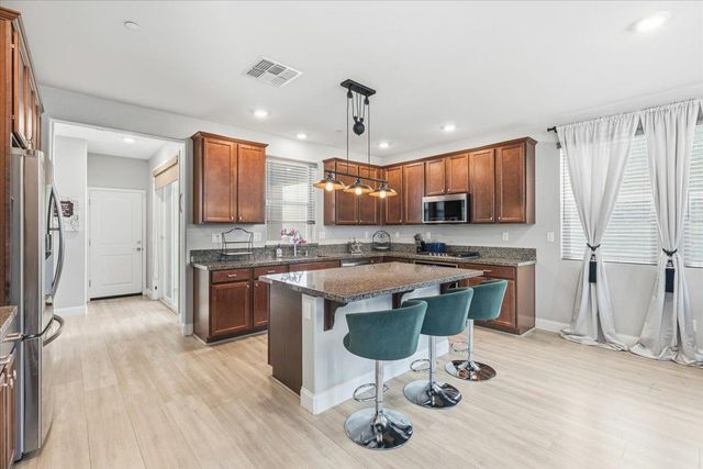 2725 N Cove Dr, Sacramento, CA 95833