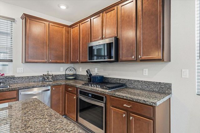 2725 N Cove Dr, Sacramento, CA 95833