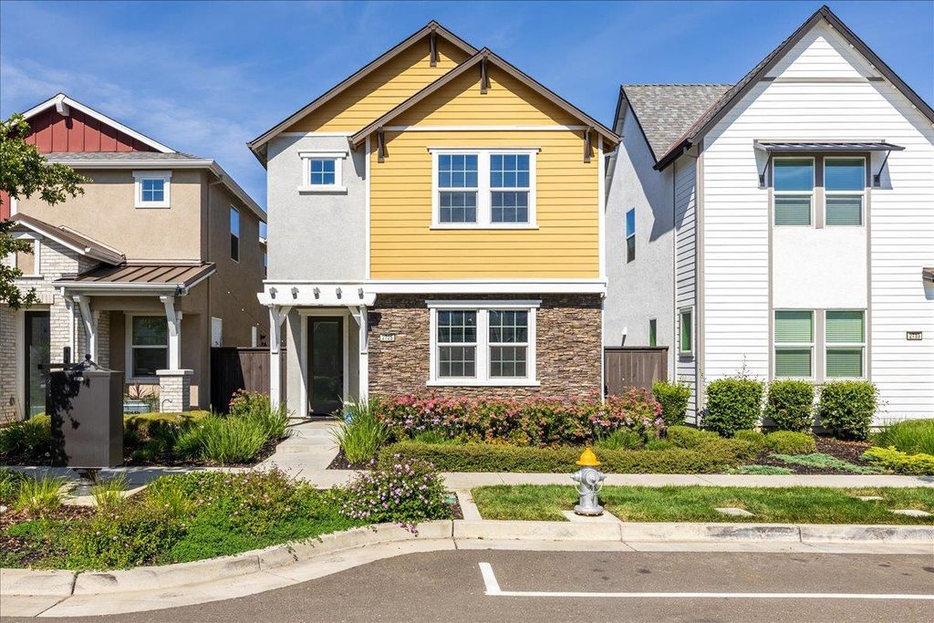 2725 N Cove Dr, Sacramento, CA 95833