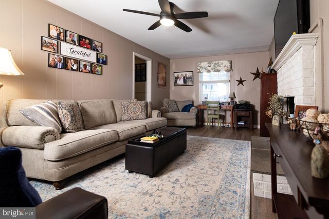 253 KENT RD, Warminster, PA 18974