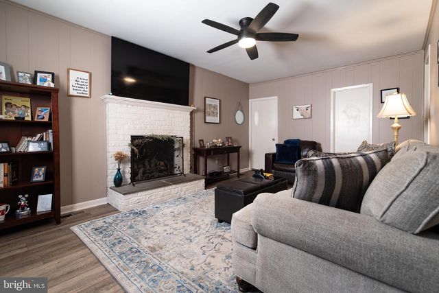 253 KENT RD, Warminster, PA 18974