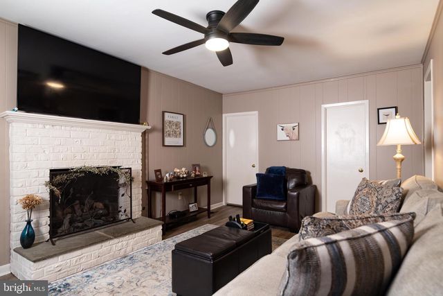 253 KENT RD, Warminster, PA 18974