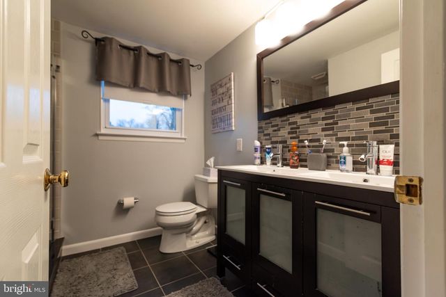 253 KENT RD, Warminster, PA 18974