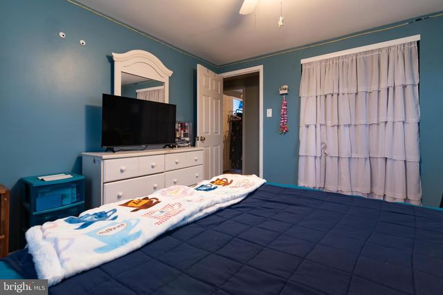 253 KENT RD, Warminster, PA 18974