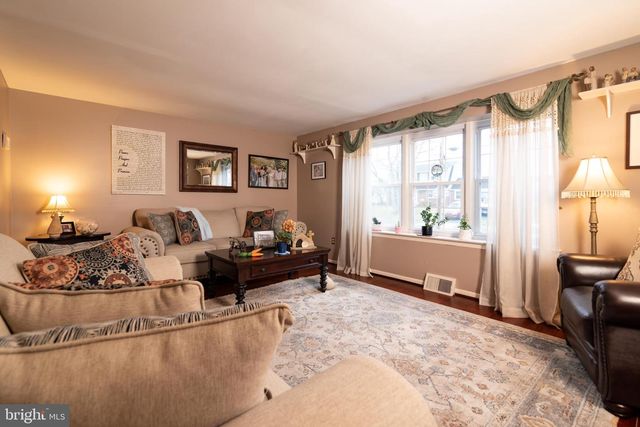 253 KENT RD, Warminster, PA 18974