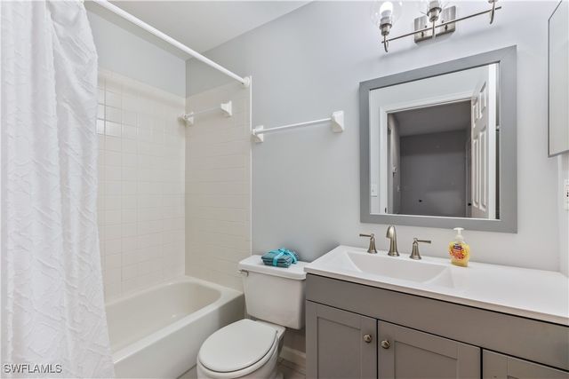 725 Saratoga CIR 102, Naples, FL 34104