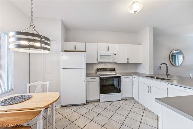 725 Saratoga CIR 102, Naples, FL 34104