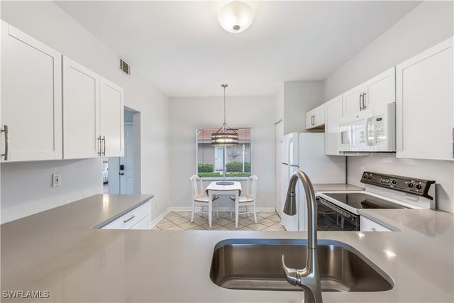 725 Saratoga CIR 102, Naples, FL 34104