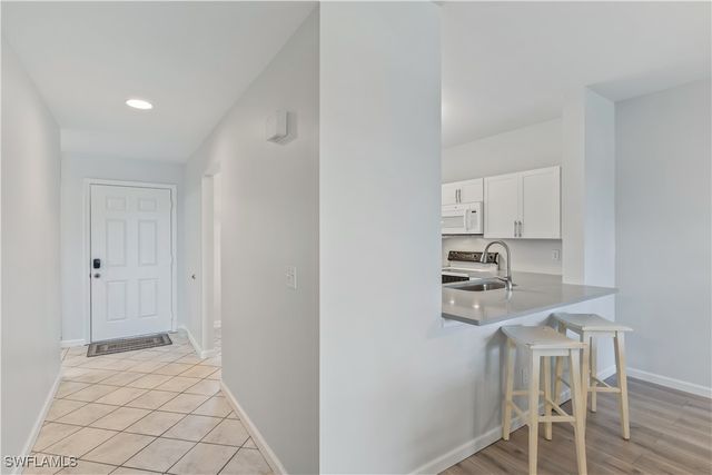 725 Saratoga CIR 102, Naples, FL 34104