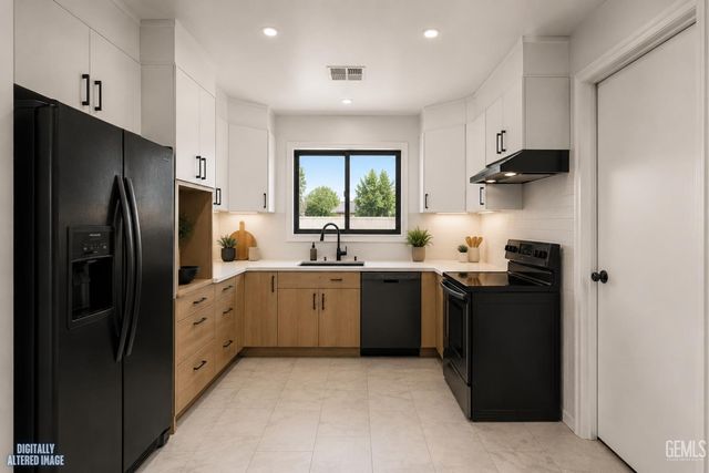2804 Pomona Street, Bakersfield, CA 93305
