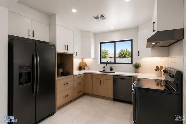 2804 Pomona Street, Bakersfield, CA 93305