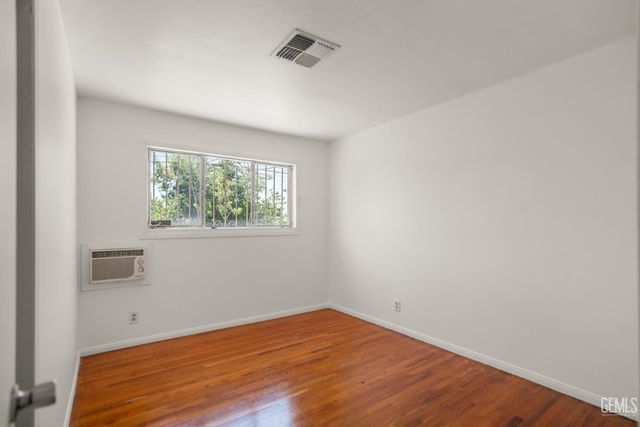 2804 Pomona Street, Bakersfield, CA 93305