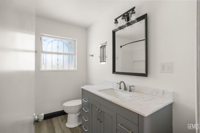 2804 Pomona Street, Bakersfield, CA 93305