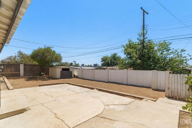 2804 Pomona Street, Bakersfield, CA 93305