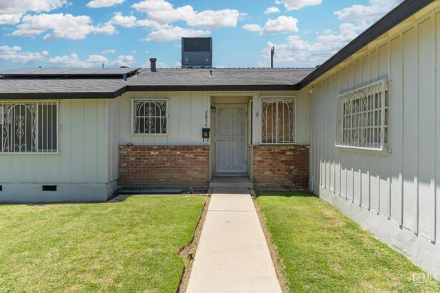 2804 Pomona Street, Bakersfield, CA 93305