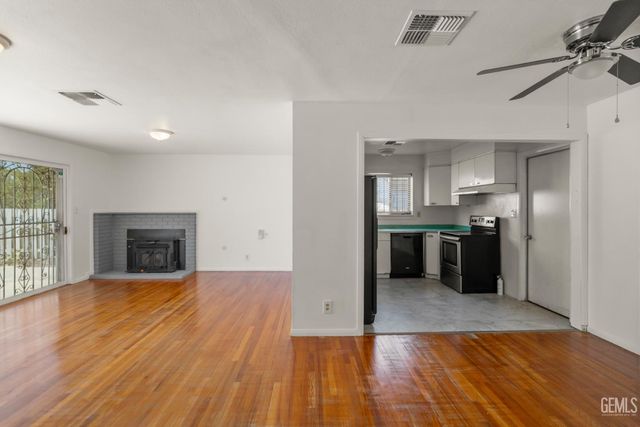 2804 Pomona Street, Bakersfield, CA 93305