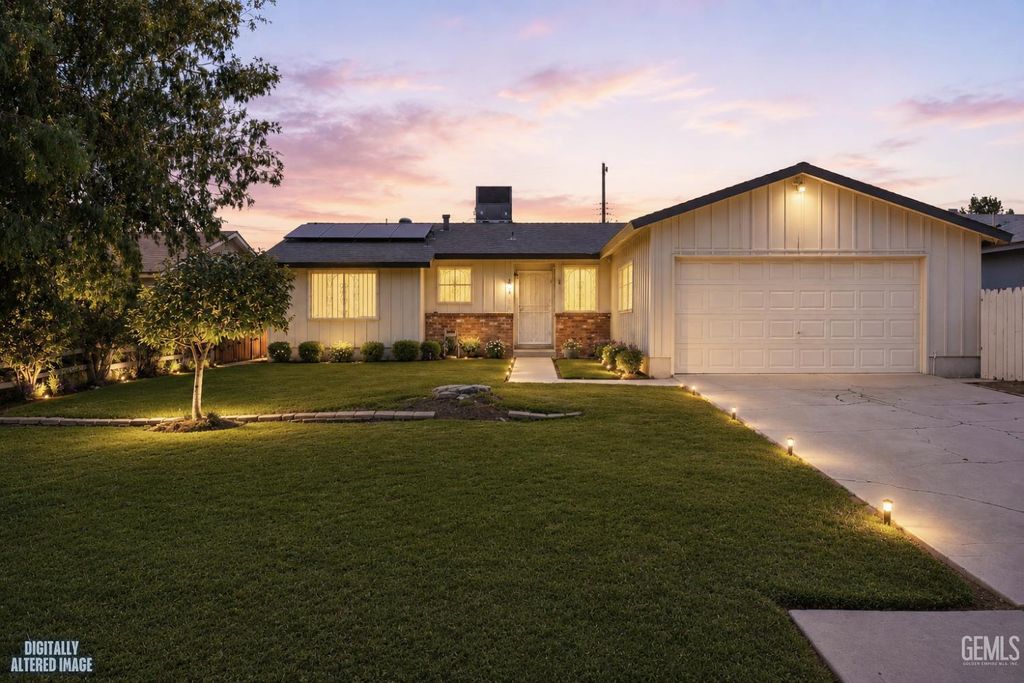 2804 Pomona Street, Bakersfield, CA 93305