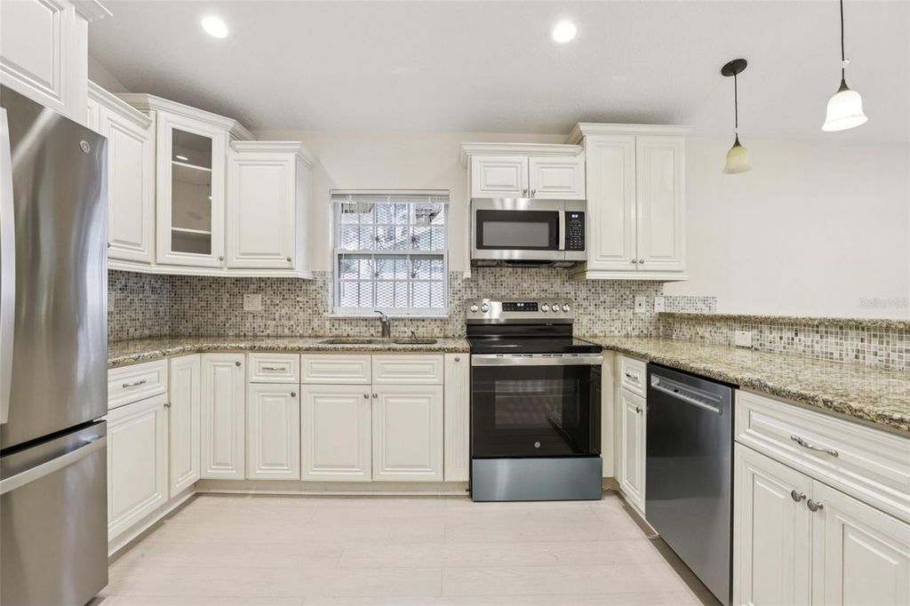 Image 2 of property listing at 212 W HUMPHREY STREET, Tampa, FL 33604