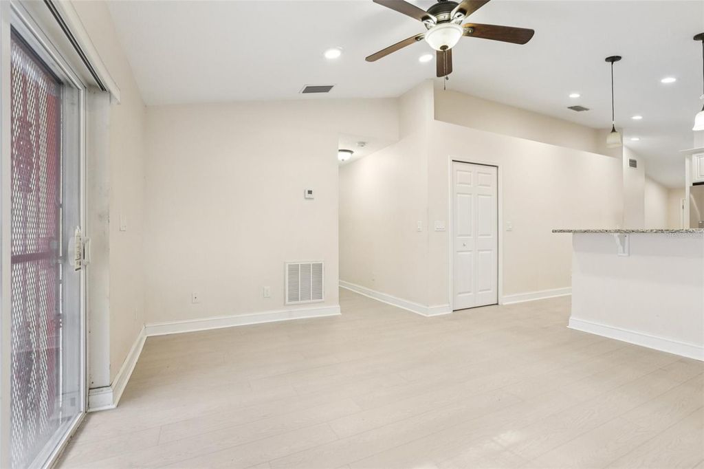 Image 11 of property listing at 212 W HUMPHREY STREET, Tampa, FL 33604