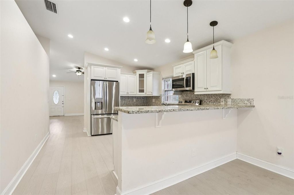 Image 12 of property listing at 212 W HUMPHREY STREET, Tampa, FL 33604