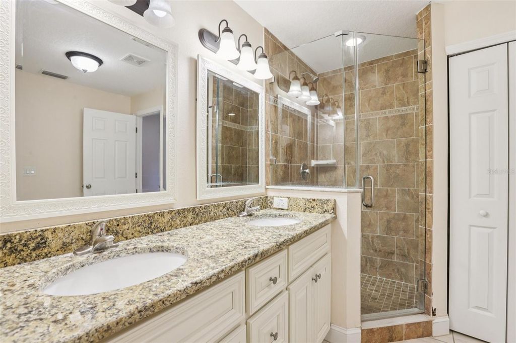 Image 17 of property listing at 212 W HUMPHREY STREET, Tampa, FL 33604