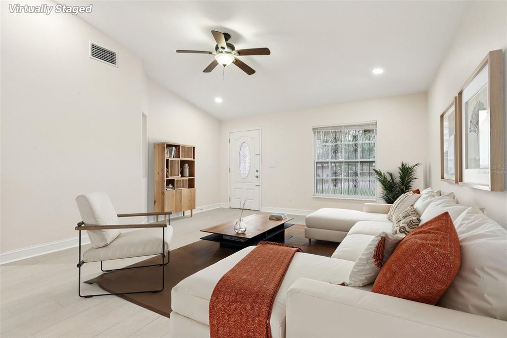 Image 3 of property listing at 212 W HUMPHREY STREET, Tampa, FL 33604