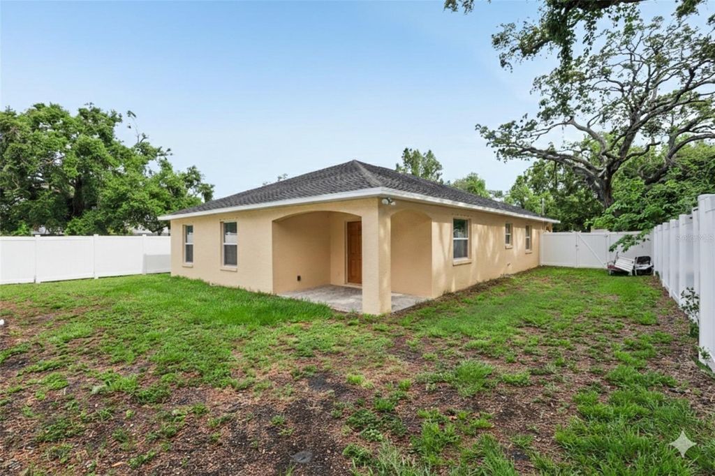Image 30 of property listing at 212 W HUMPHREY STREET, Tampa, FL 33604