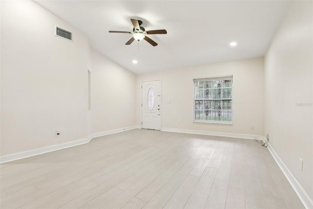 Image 4 of property listing at 212 W HUMPHREY STREET, Tampa, FL 33604