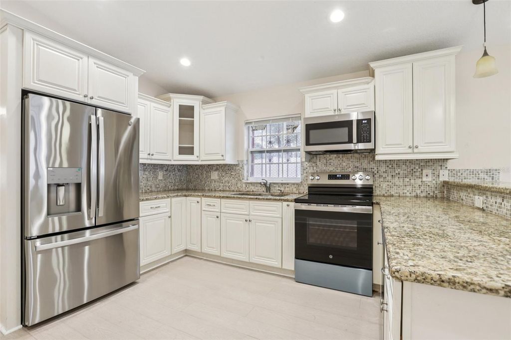 Image 7 of property listing at 212 W HUMPHREY STREET, Tampa, FL 33604