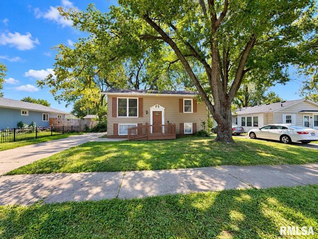 3800 W VINTON Avenue, Peoria, IL 61615