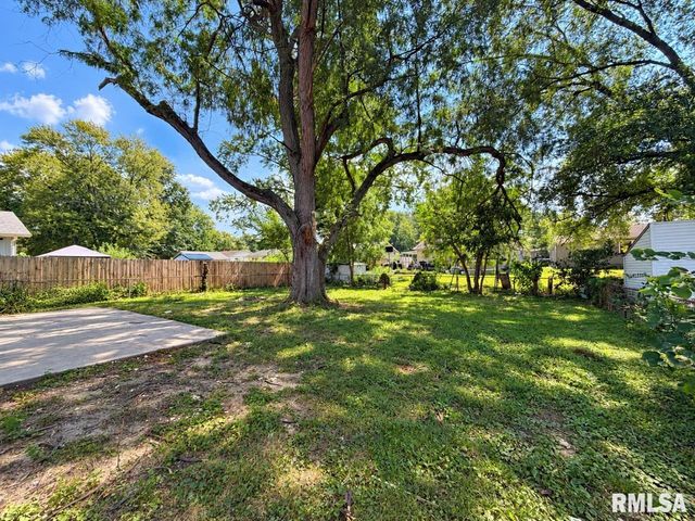 3800 W VINTON Avenue, Peoria, IL 61615