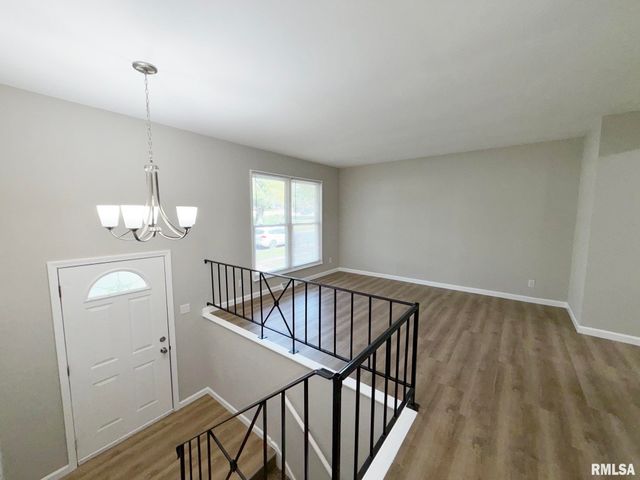 3800 W VINTON Avenue, Peoria, IL 61615