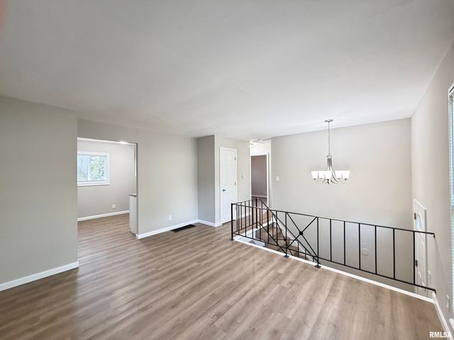3800 W VINTON Avenue, Peoria, IL 61615