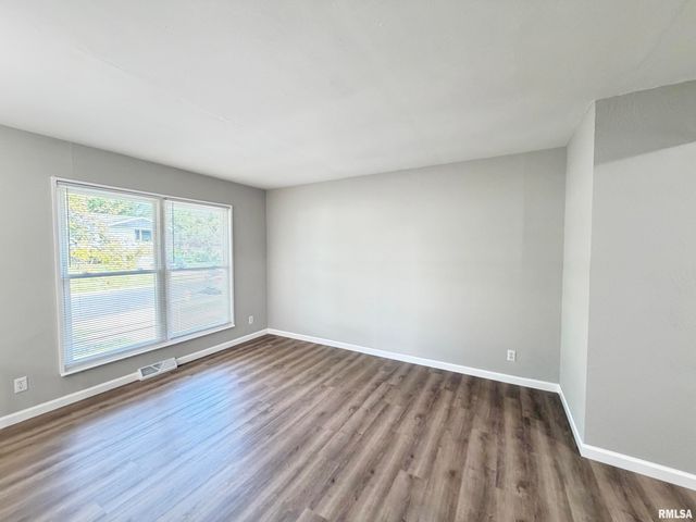 3800 W VINTON Avenue, Peoria, IL 61615