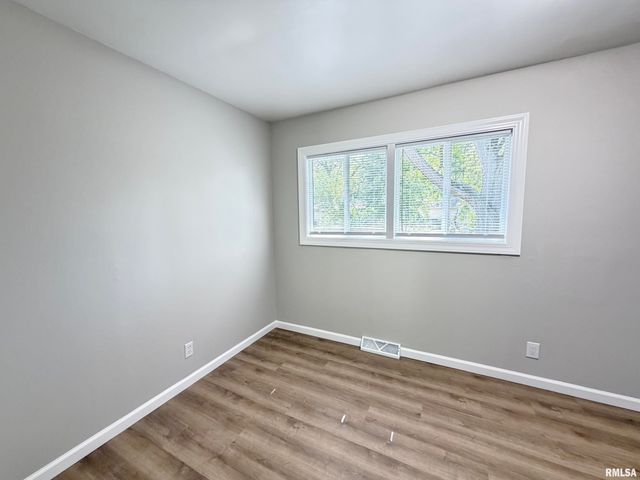 3800 W VINTON Avenue, Peoria, IL 61615
