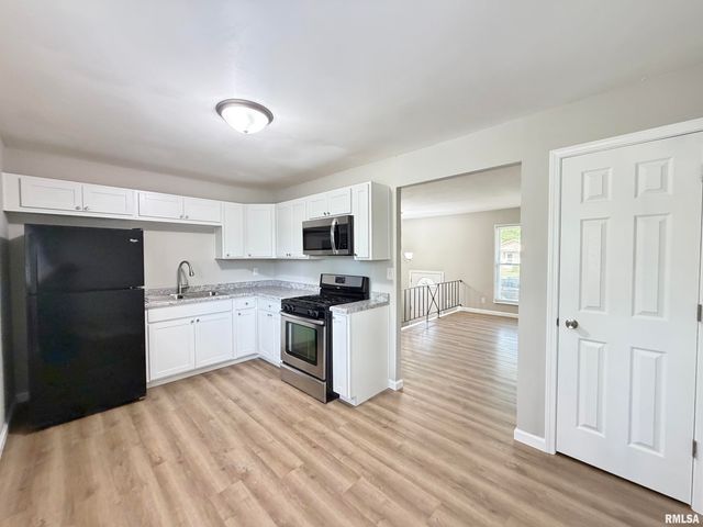 3800 W VINTON Avenue, Peoria, IL 61615