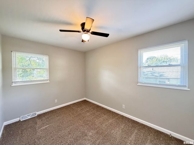 3800 W VINTON Avenue, Peoria, IL 61615