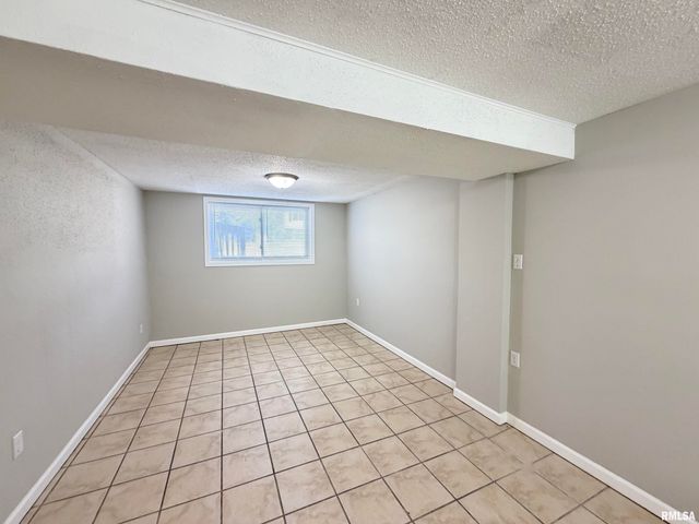 3800 W VINTON Avenue, Peoria, IL 61615