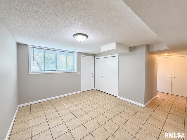 3800 W VINTON Avenue, Peoria, IL 61615