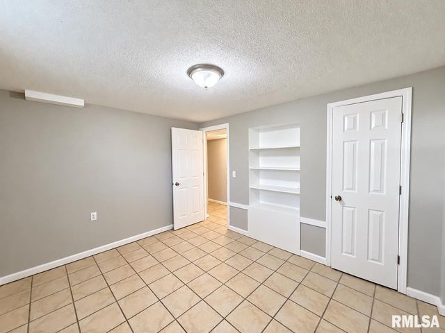 3800 W VINTON Avenue, Peoria, IL 61615
