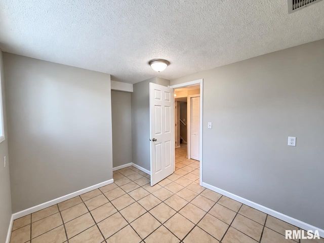 3800 W VINTON Avenue, Peoria, IL 61615
