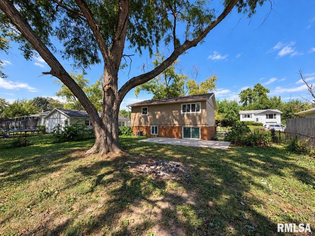 3800 W VINTON Avenue, Peoria, IL 61615