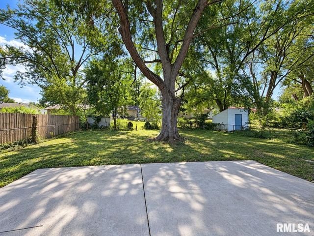 3800 W VINTON Avenue, Peoria, IL 61615