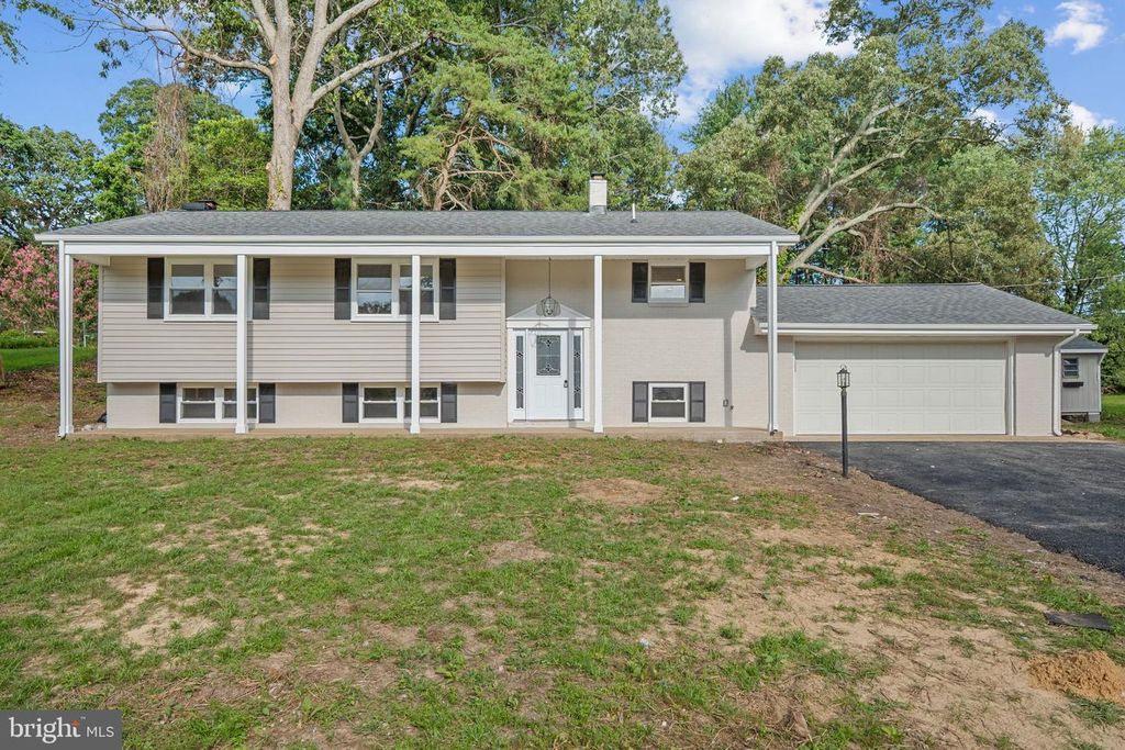 11207 MAPLEWOOD DR, Dunkirk, MD 20754