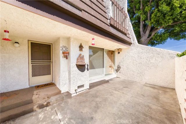18344 Collins Street A, Tarzana, CA 91356